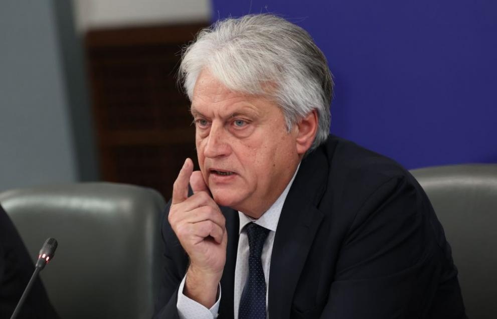 Гешев си позволи да осъществи политическа дейност още от началото